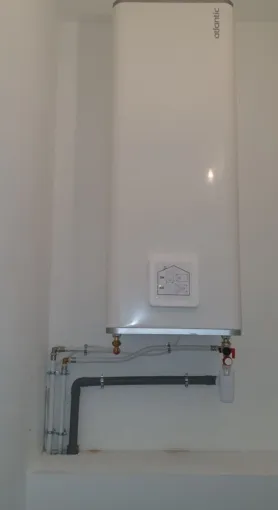 L'entreprise MACCOTTA Plomberie, procède au changement d'un chauffe eau à Marseille, Marseille, MACCOTTA Plomberie