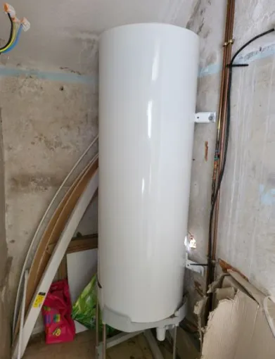 Installation d'un ballon d'eau chaude à Marseille 13ème, Marseille, MACCOTTA Plomberie