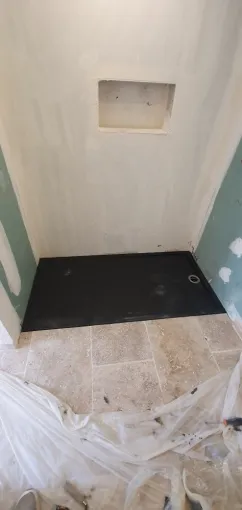 Pose d'un bac à douche, à Marseille 8ème, Marseille, MACCOTTA Plomberie