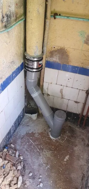 Remplacement d'une colonne d'eaux usées fuyarde à Marseille 11ème, Marseille, MACCOTTA Plomberie