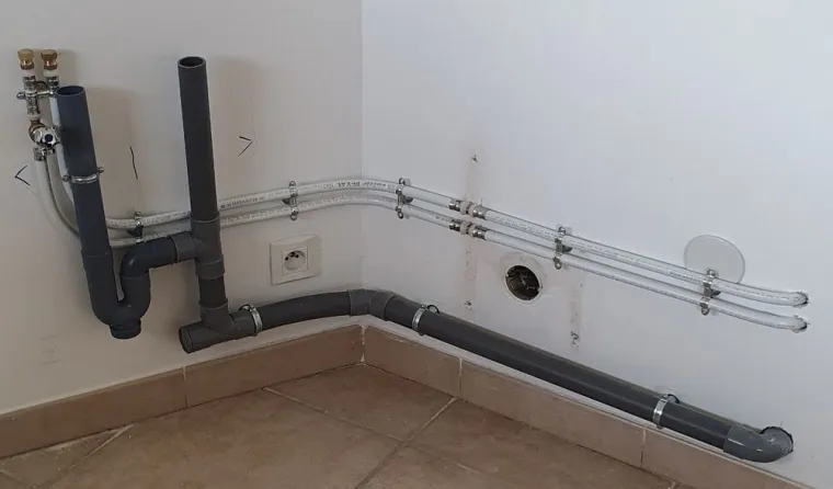 Maccotta Plomberie à procédé aux  déplacements  des réseaux  cuisine pour  les adapter au plan cuisiniste à Marseille 6ème arrondissement : , Marseille, MACCOTTA Plomberie