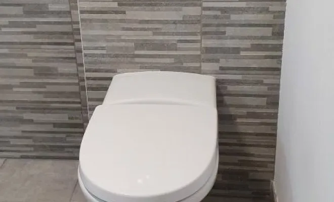 L'entreprise à réalisé la rénovation complète d'une salle de douche avec plan vasque, WC suspendu et carrelage à Marseille 8ème arrondissement, Marseille, MACCOTTA Plomberie