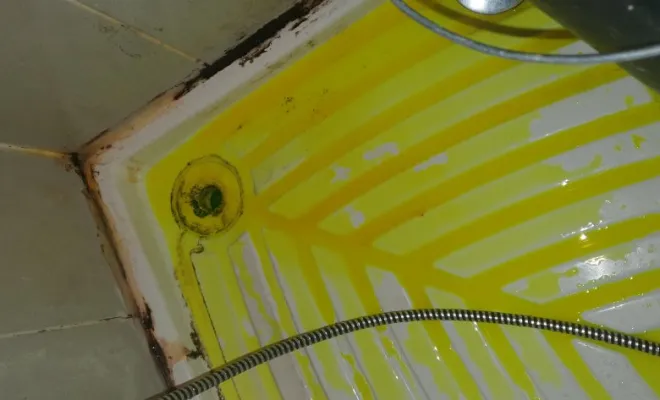 L'entreprise réalise une recherche de fuite au plafond chez un particulier à Marseille 1er, Marseille, MACCOTTA Plomberie