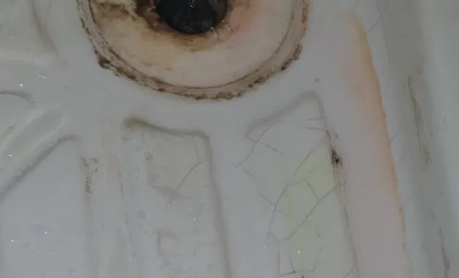 L'entreprise réalise une recherche de fuite au plafond chez un particulier à Marseille 1er, Marseille, MACCOTTA Plomberie